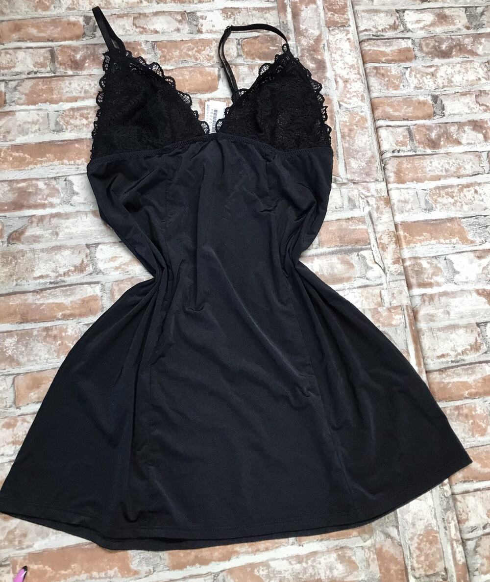 Forever 21 Sexy Sleepwear Camisole Cami Top V-neck BLACK Size M Strappy